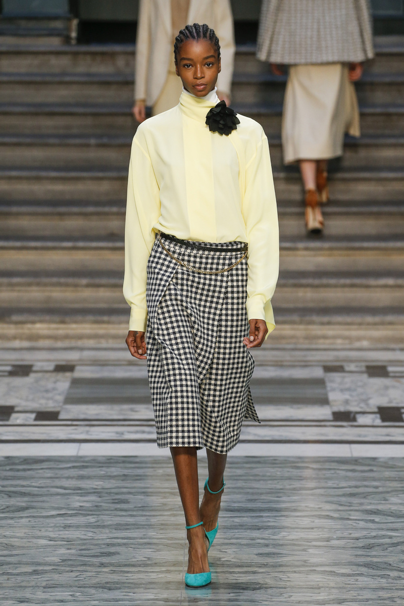 127-1-victoria-beckham-hepta-904885.jpg