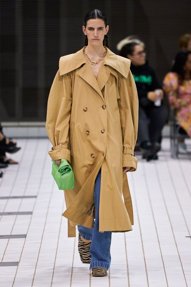 Classic trench - iconic Burberry style