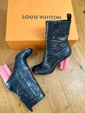 Block heel boots