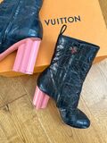 Block heel boots
