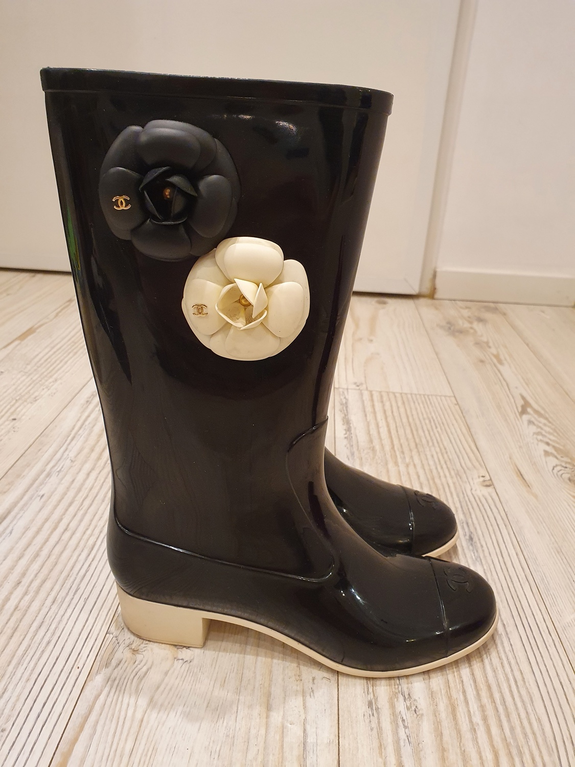 chanel rain boots outfit