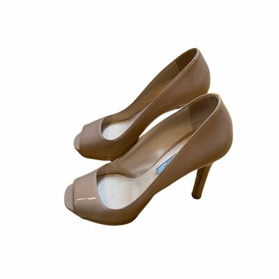 Open toe shoes