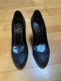 High heels shoes