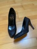 High heels shoes