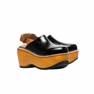 Leather clogs