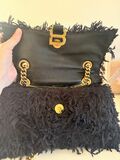 Feathers clutch