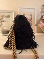 Feathers clutch