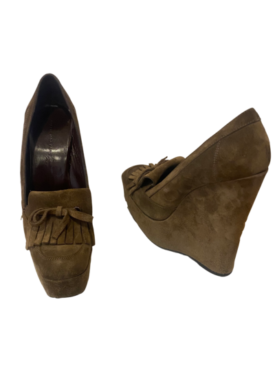 Suede platform shoes