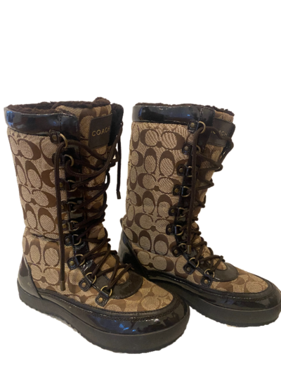 Snow boots