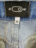 Loose jeans