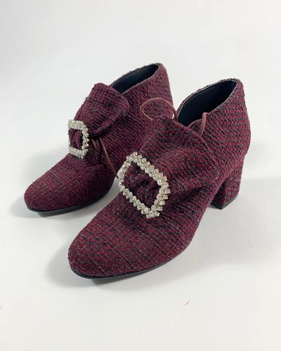Lace shoes