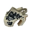 Wedge embroided sandals