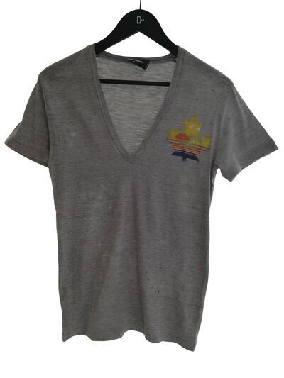 V-neck tshirt