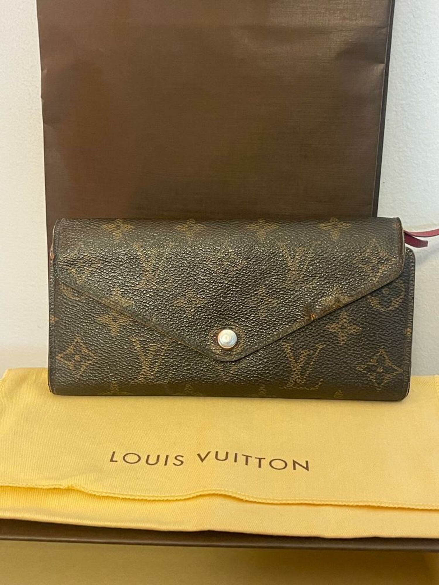 Patent Money & cards Wallets Louis Vuitton - One Size, buy pre-owned at 100  EUR