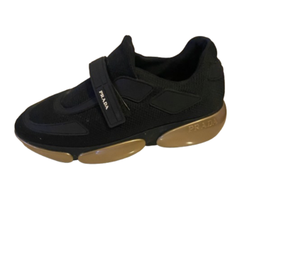 Low top sneakers