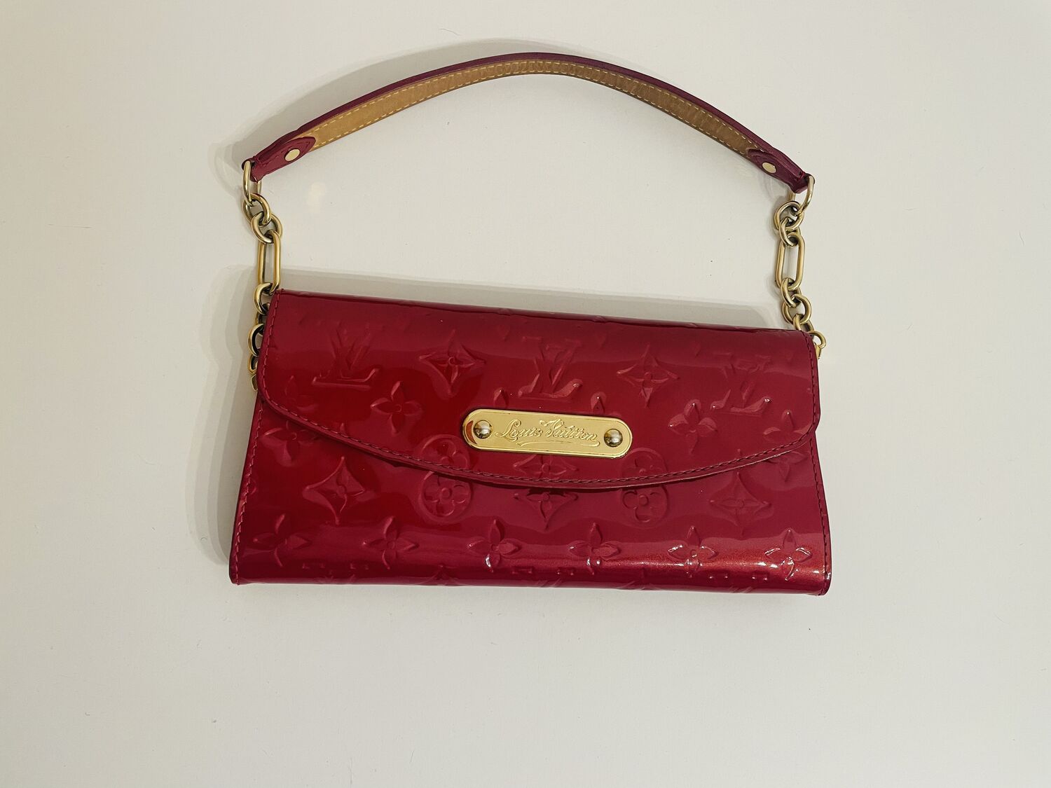 Patent Clutch bag Louis Vuitton, buy pre-owned at 600 EUR