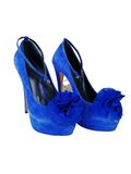 Blue platform pumps