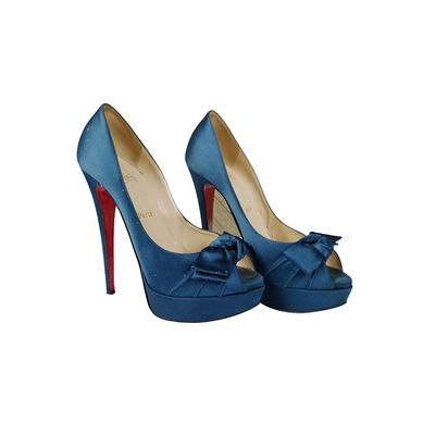 Satin platform pumps