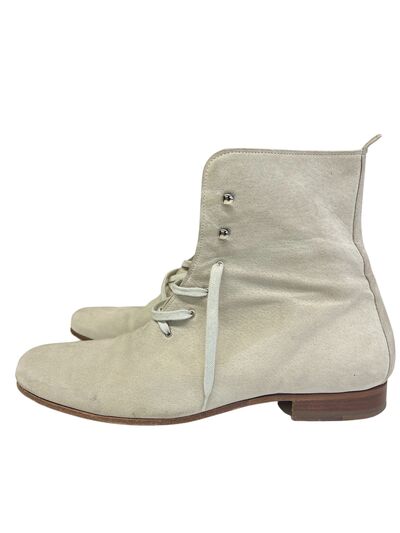 Suede cream boots