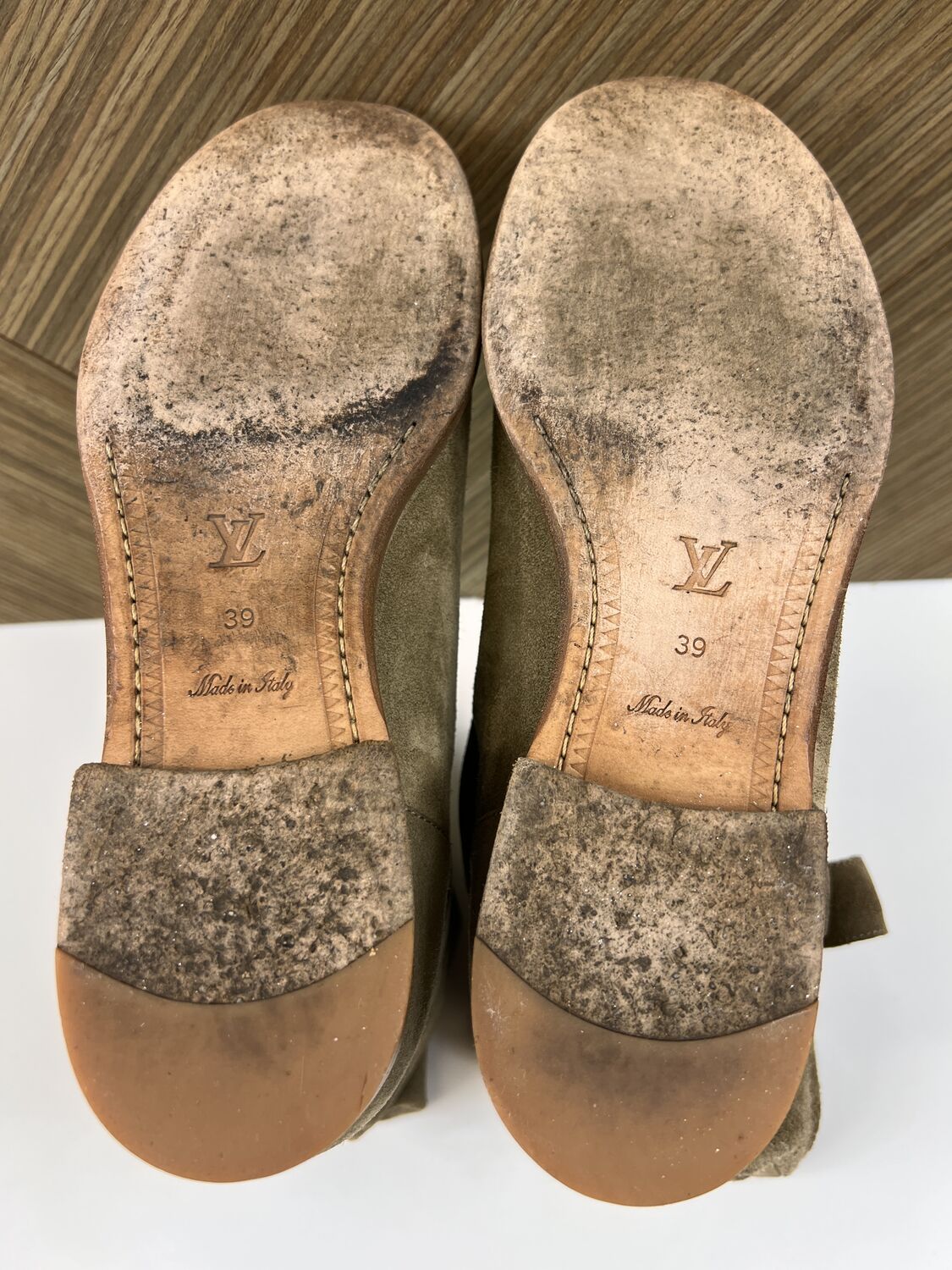 Faux fur ankle boots Louis Vuitton Beige size 37 EU in Faux fur - 35308090