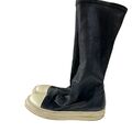 Flat leather boots