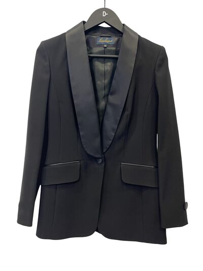Elegant black blazer