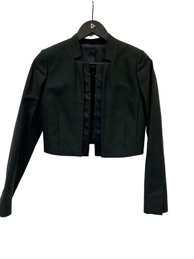 Cropped black jacket