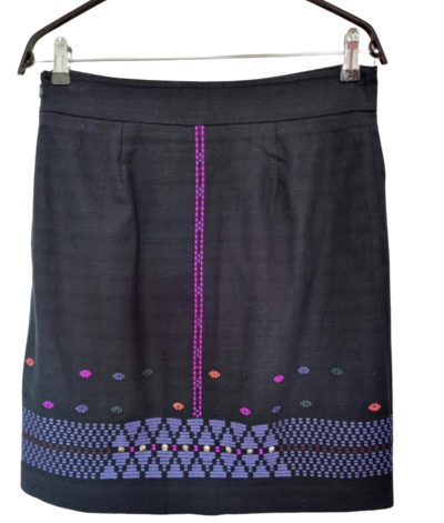 Knee-lengh skirt