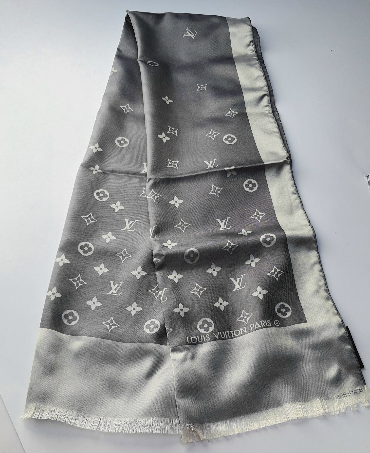 Silk Silk Scarves Louis Vuitton - One size, buy pre-owned at 260 EUR