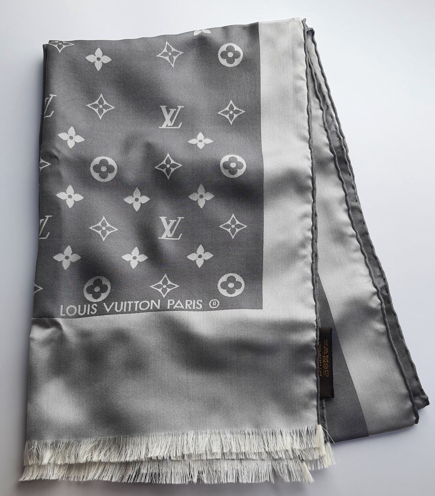 Cardiff silk scarf Louis Vuitton Grey in Silk - 35648686