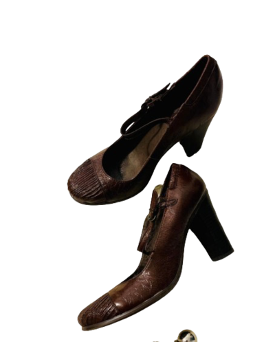 Leather high-heels shoes