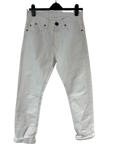 White boyfriend jeans