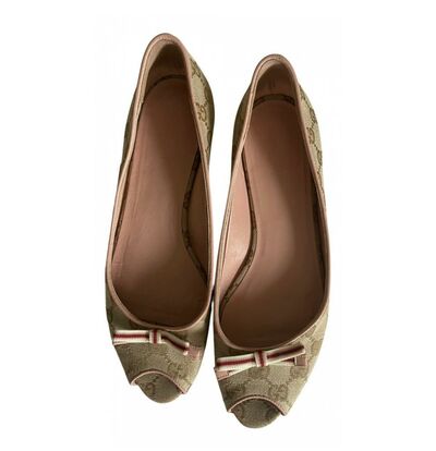 Ballet flats