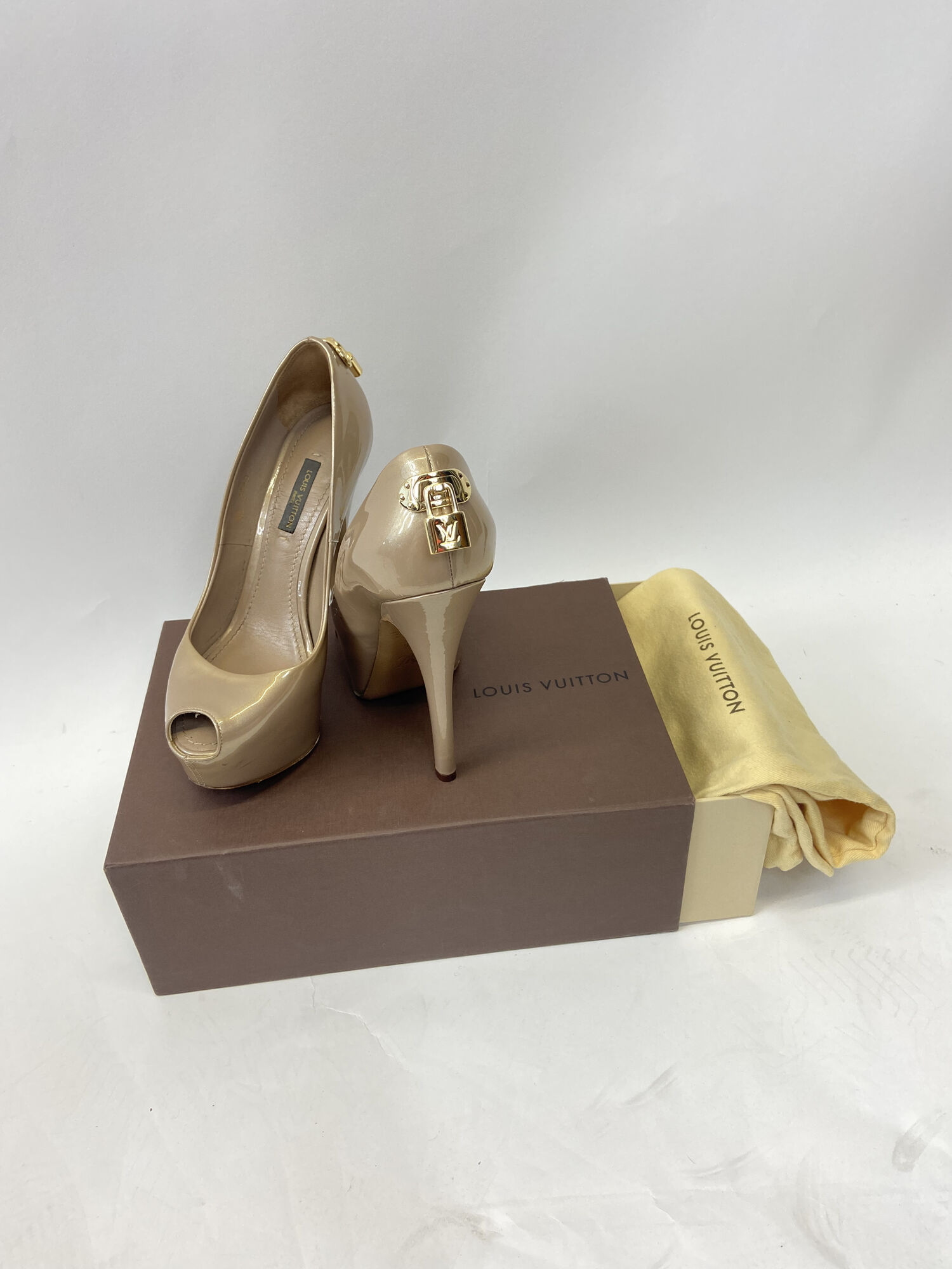 Platform Shoes Louis Vuitton, buy pre-owned at 225 EUR