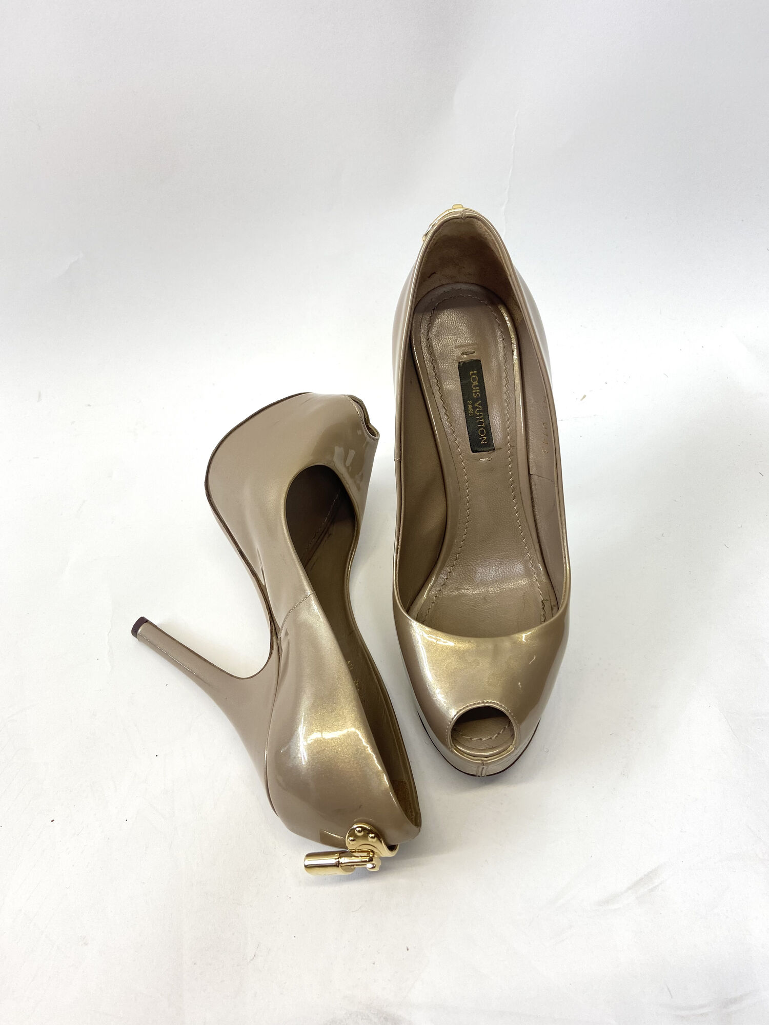 Platform Shoes Louis Vuitton, buy pre-owned at 225 EUR