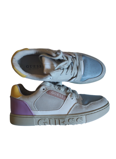 Low top sneakers