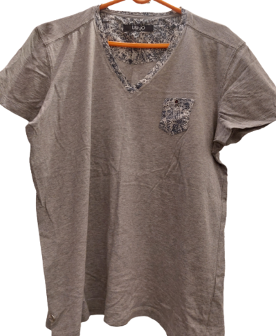 Cotton V-neck T-shirts