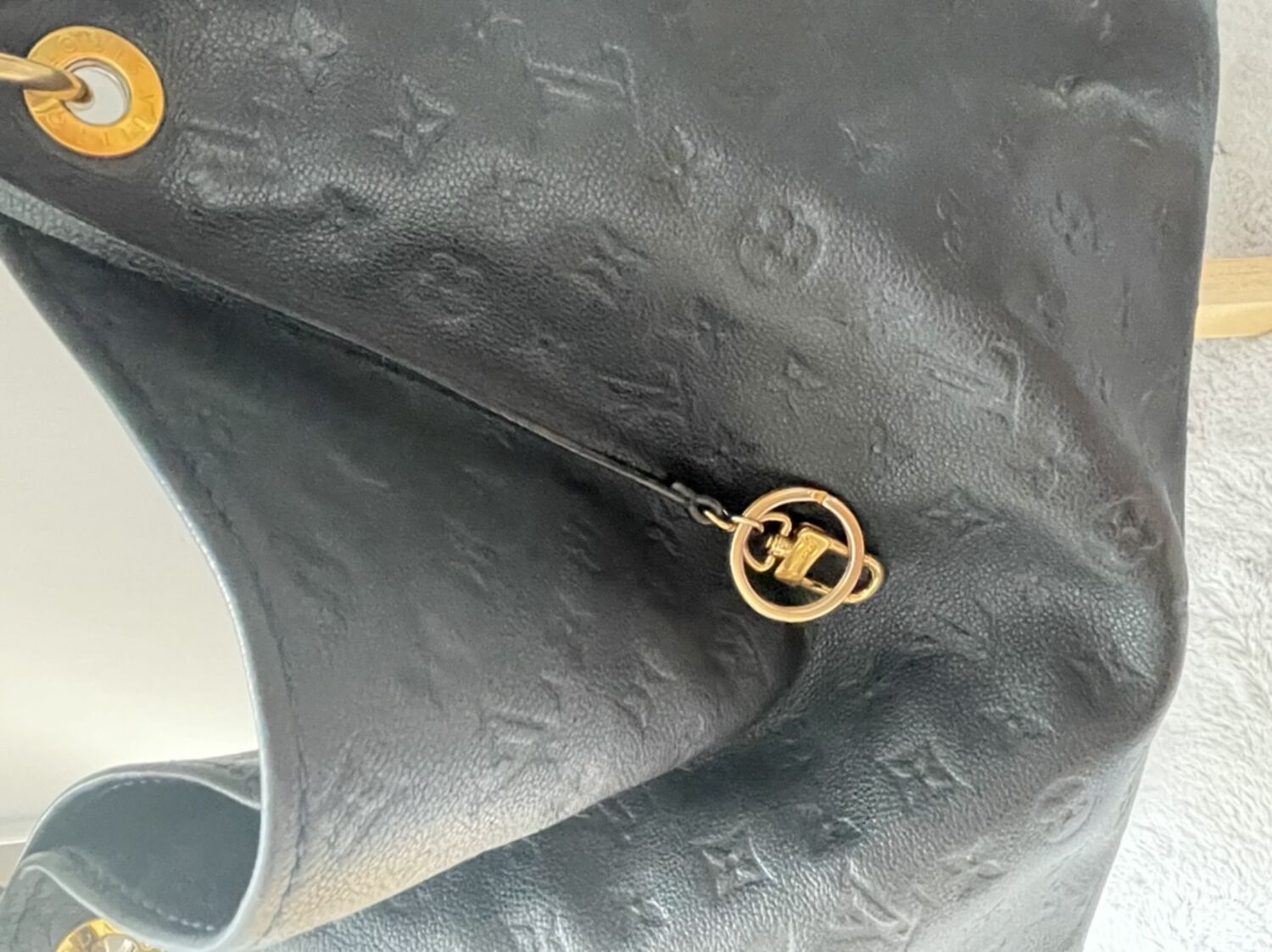 Artsy Monogram MM handbag Louis Vuitton, buy pre-owned at 1550 EUR