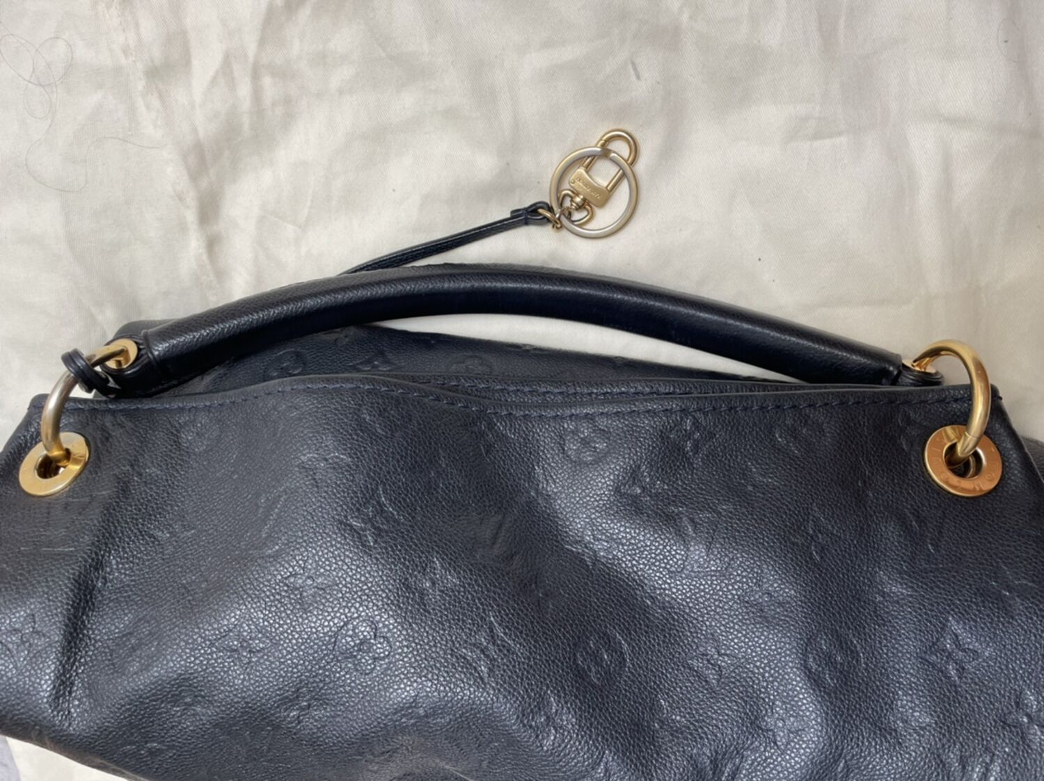 Louis Vuitton Artsy MM Empreinte Monogram Shoulder Bag Noir Black-US