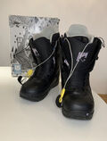 Snowboarding boots