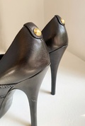 Peep toe platform shoes