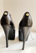 Peep toe platform shoes