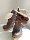 Wedge leather boots