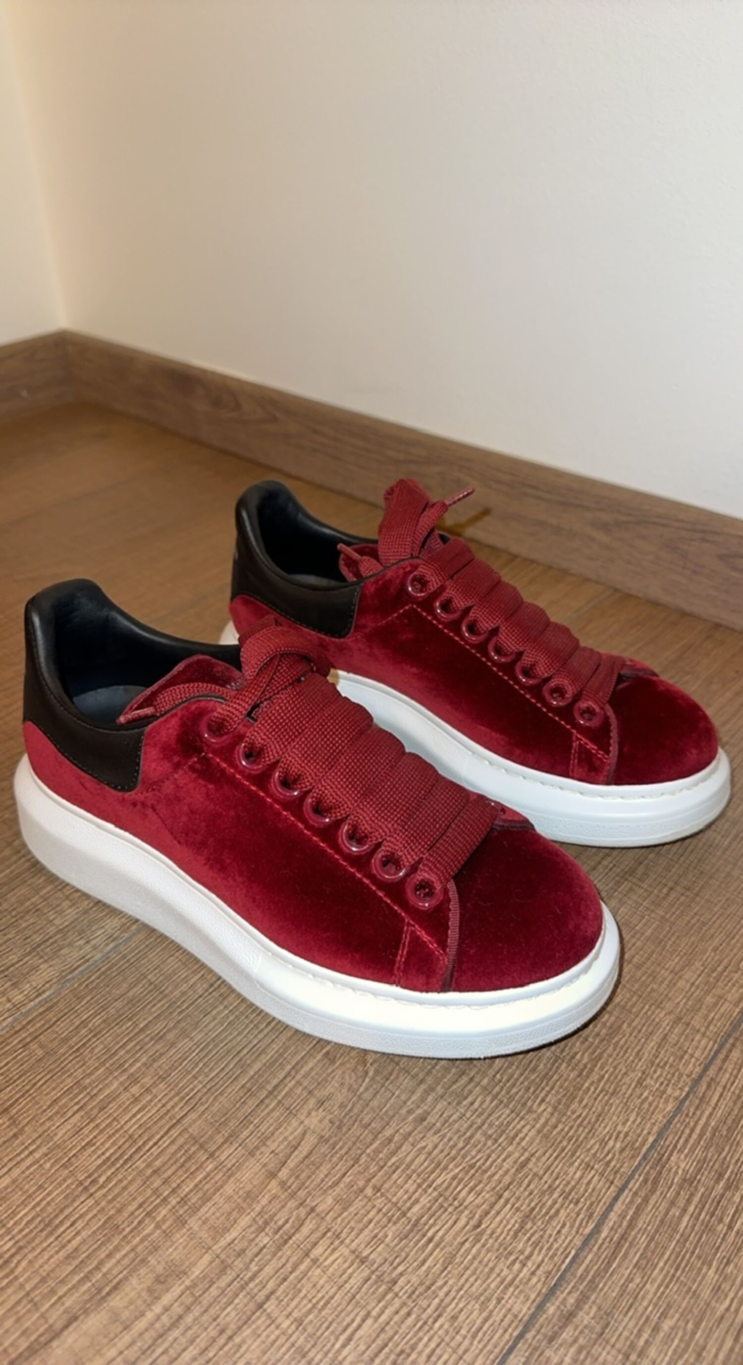 Robe Dejlig bogstaveligt talt Velvet Low top Sneakers Alexander McQueen - IT 35, buy pre-owned at 190 EUR