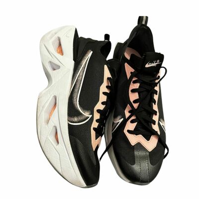 Low top sneakers