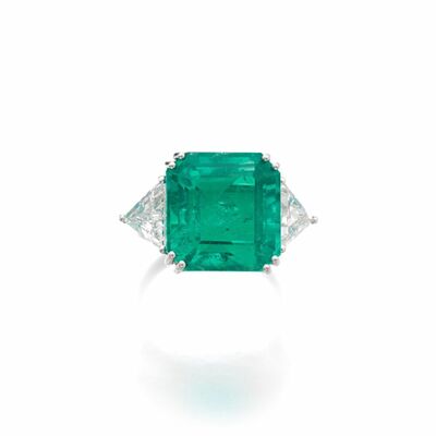 White Gold Emerald Ring