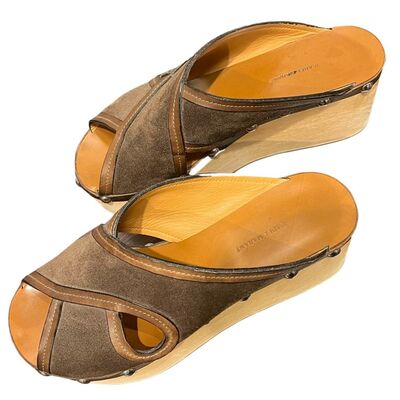 Suede clog