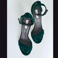 Elegant velvet sandals