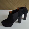 Ankle suede boots