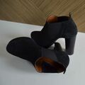 Ankle suede boots